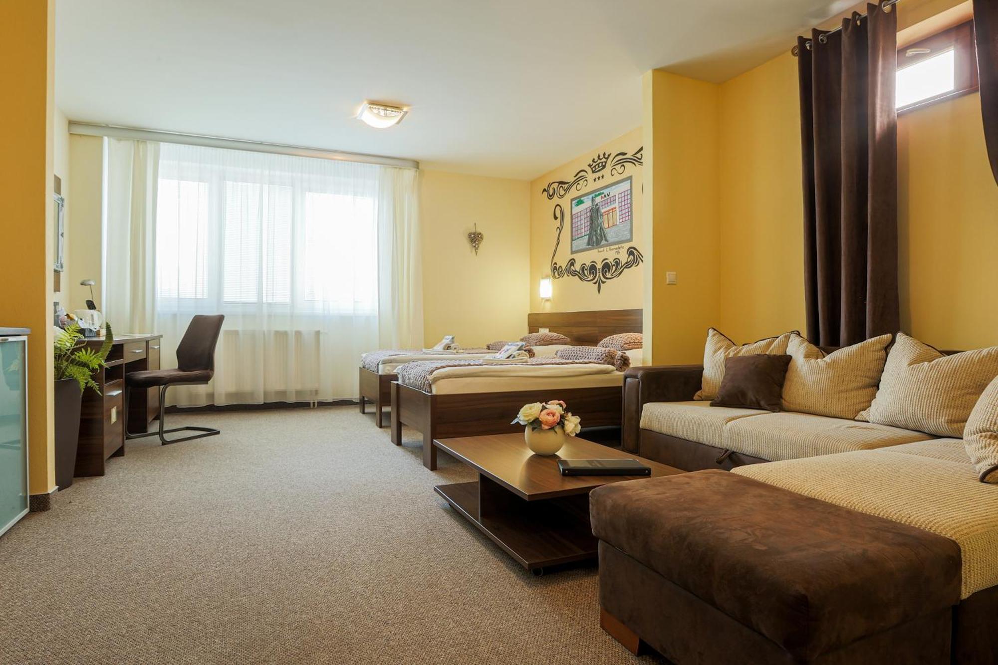 Grand Hotel Senica, Garni Kültér fotó