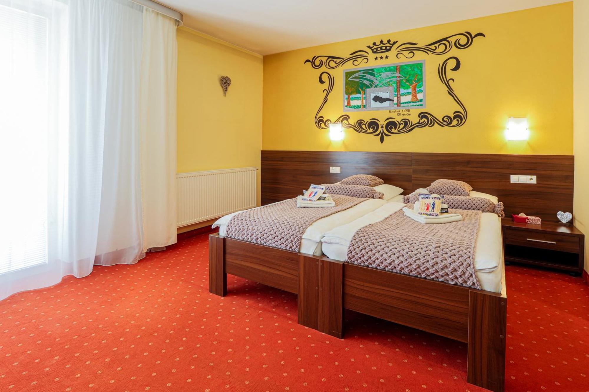 Grand Hotel Senica, Garni Kültér fotó