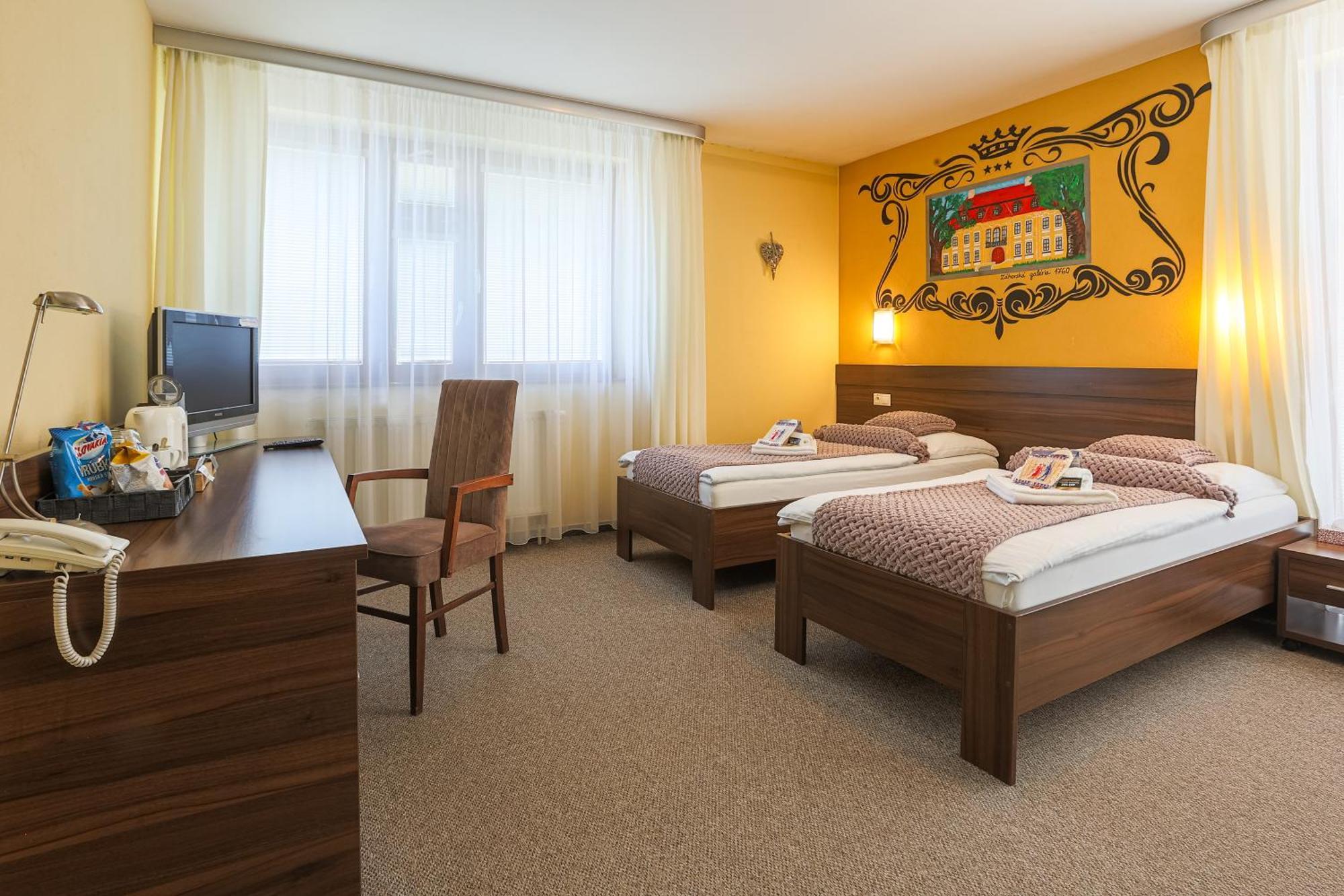 Grand Hotel Senica, Garni Kültér fotó